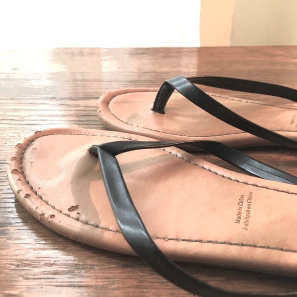 Joe Fresh black strap flip flops - Picture 5 of 7
